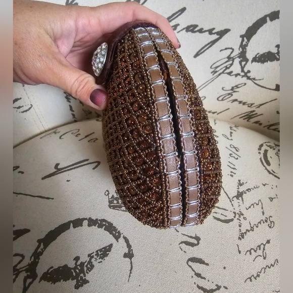 EXPRESSIONS NYC Hard Case snap closure evening clutch with Chain strap GUC - Picture 3 of 15
